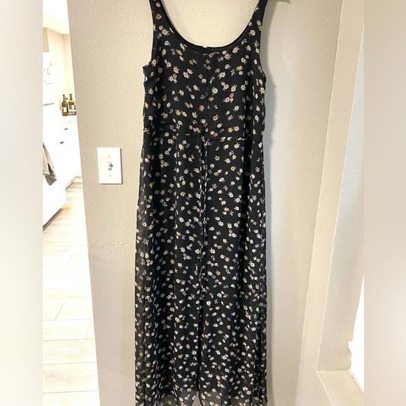 Willow & Clay Dresses & Skirts - Willow & Clay Floral 90’s Style Maxi Dress. Size S-M